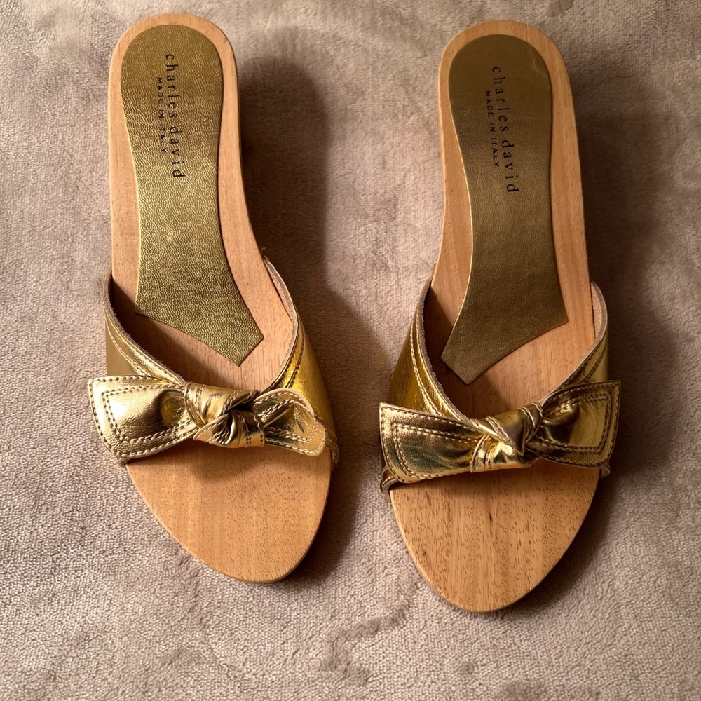 Charles David metallic gold bow design clogs/sandals